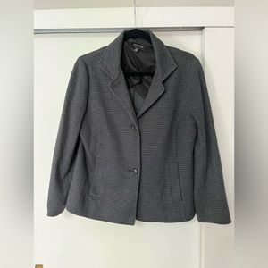Talbots Blazer! EUC, knit material, black/gray houndstooth, size Medium